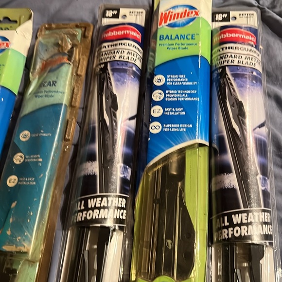 SIX PACKAGES OF NEW WINDSHIELD WIPERS ! - Picture 5 of 15